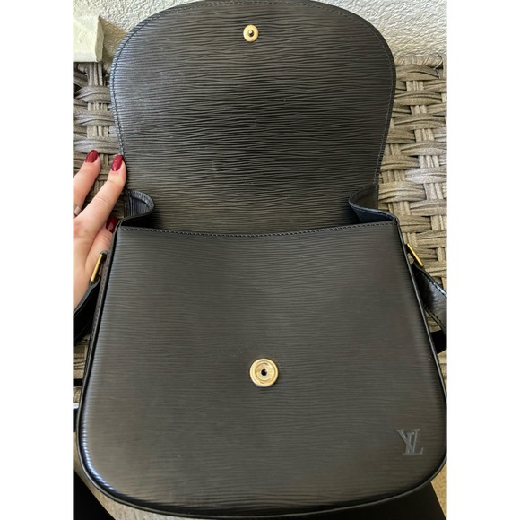 Louis Vuitton Epi St. Cloud GM Crossbody 🖤☁️ - Picture 10 of 15